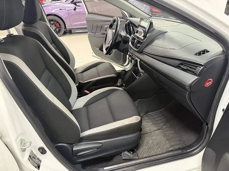 Toyota Yaris L — фото 10