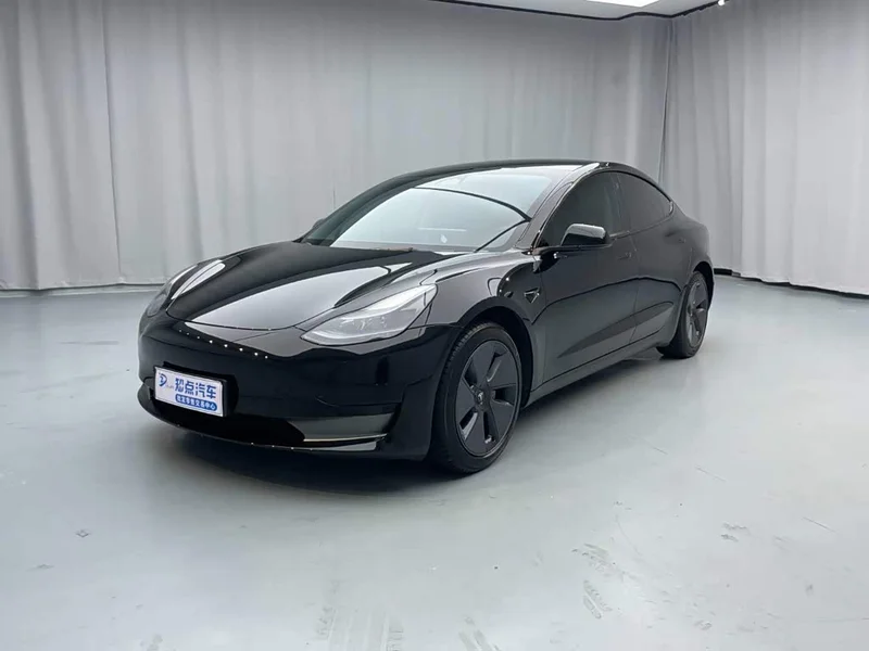Tesla Model 3 — фото 1