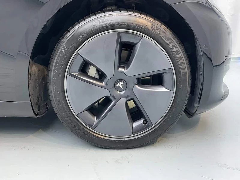 Tesla Model 3 — фото 26