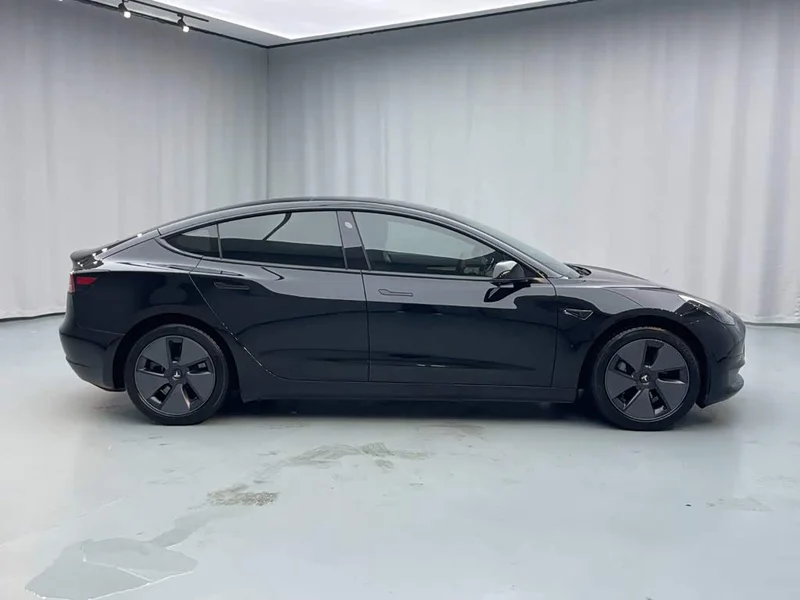 Tesla Model 3 — фото 7