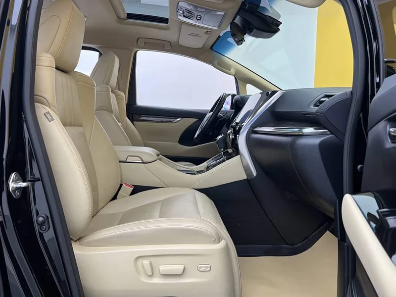 Toyota Alphard — фото 11
