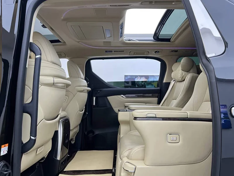Toyota Alphard — фото 12