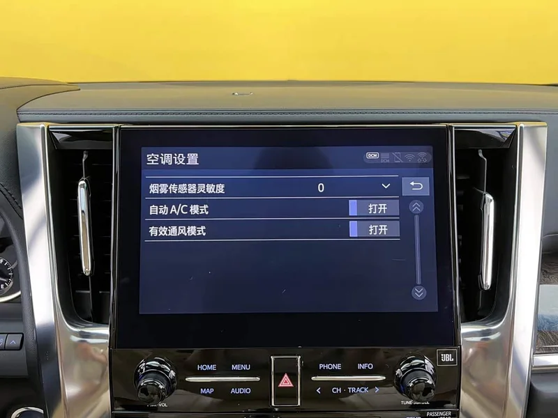 Toyota Alphard — фото 17
