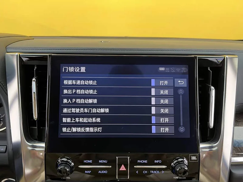 Toyota Alphard — фото 20