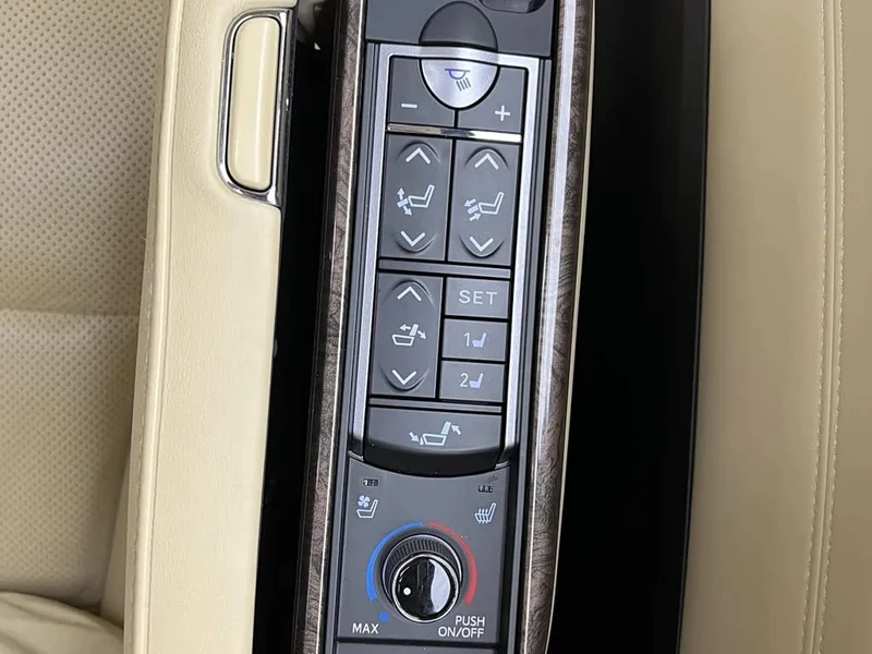 Toyota Alphard — фото 22