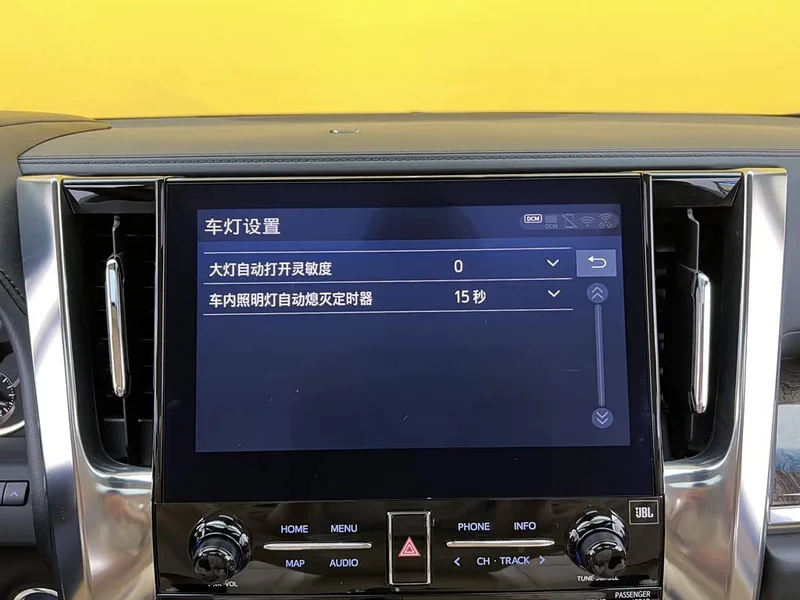 Toyota Alphard — фото 25