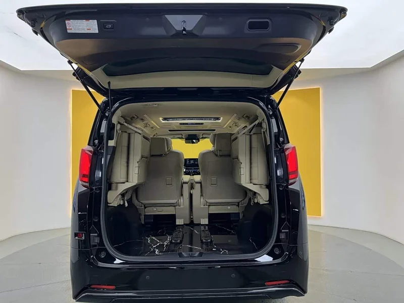 Toyota Alphard — фото 3