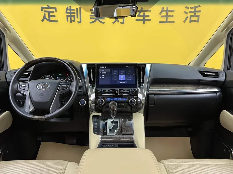 Toyota Alphard — фото 38