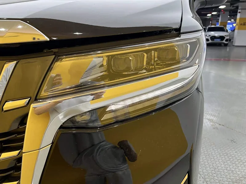 Toyota Alphard — фото 4