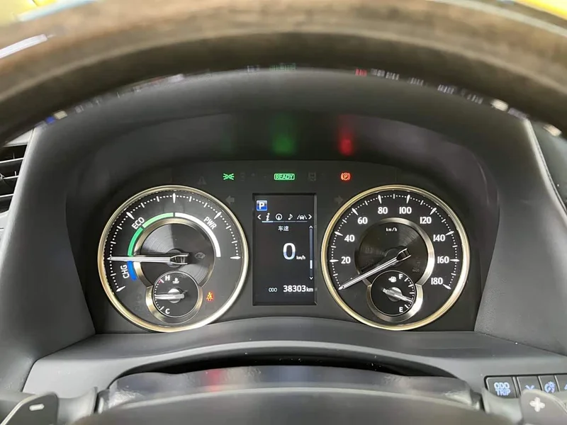 Toyota Alphard — фото 8