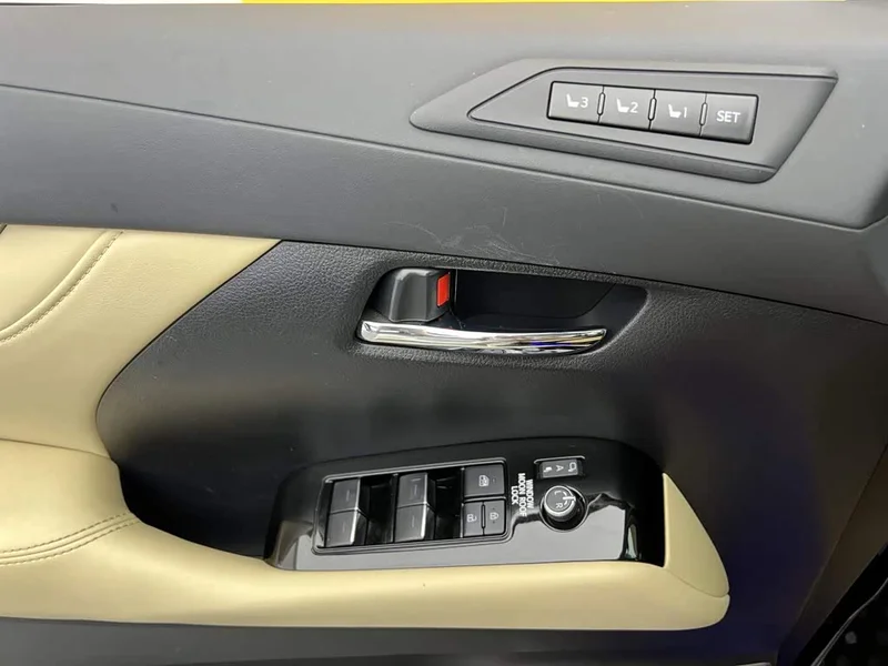 Toyota Alphard — фото 9