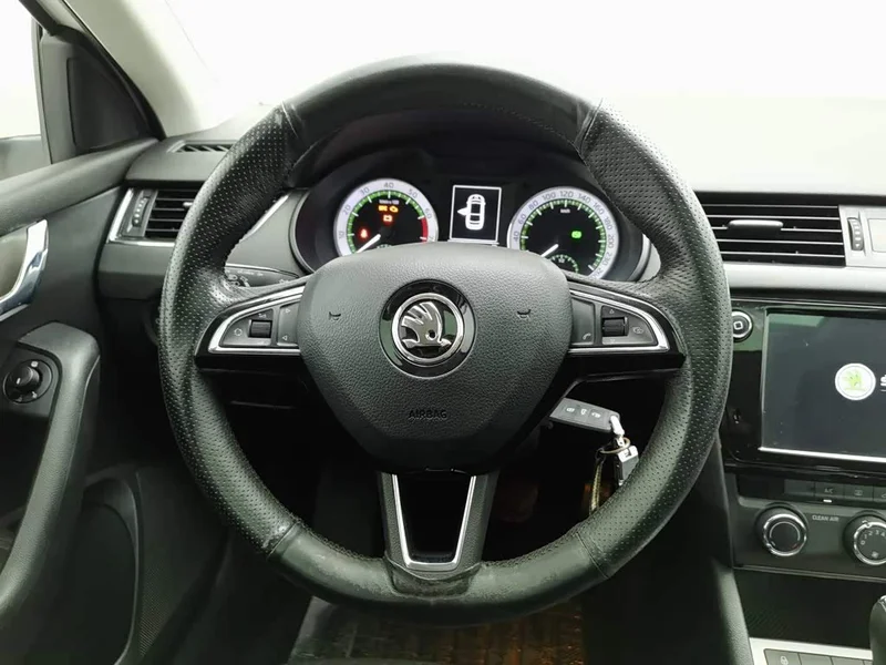 Volkswagen Octavia — фото 11