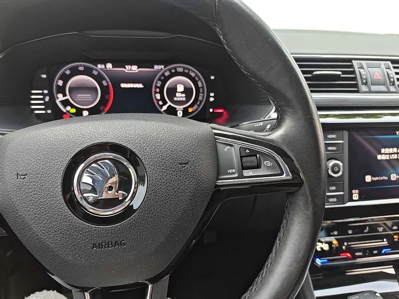 Skoda Superb — фото 13