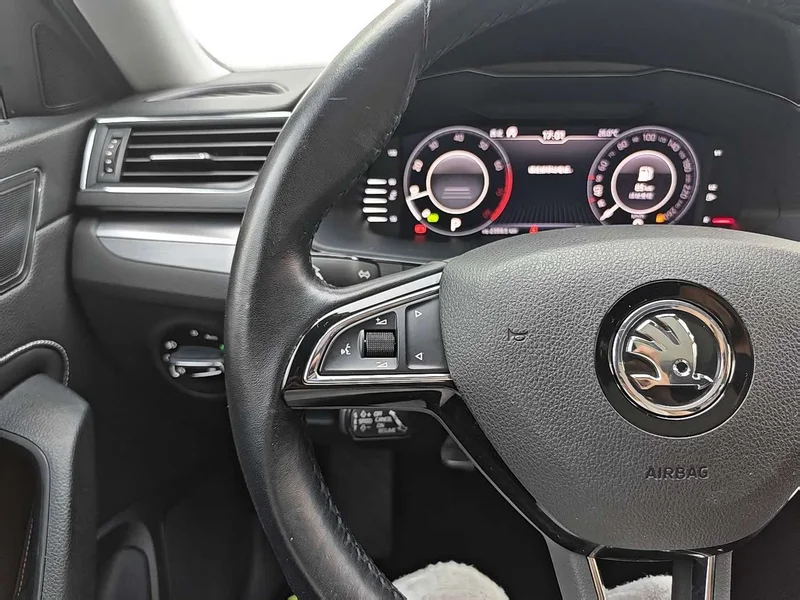 Skoda Superb — фото 14