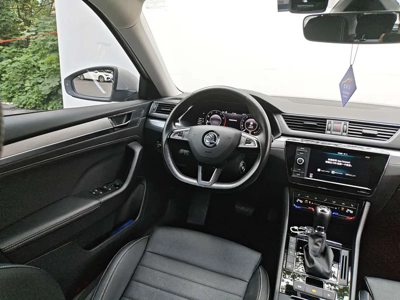 Skoda Superb — фото 22