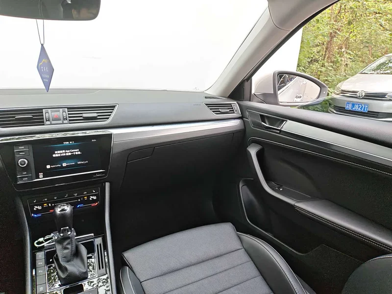 Skoda Superb — фото 23