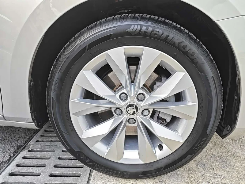 Skoda Superb — фото 24