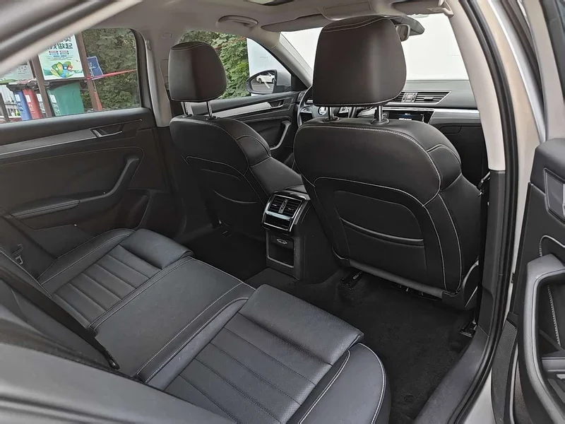 Skoda Superb — фото 8