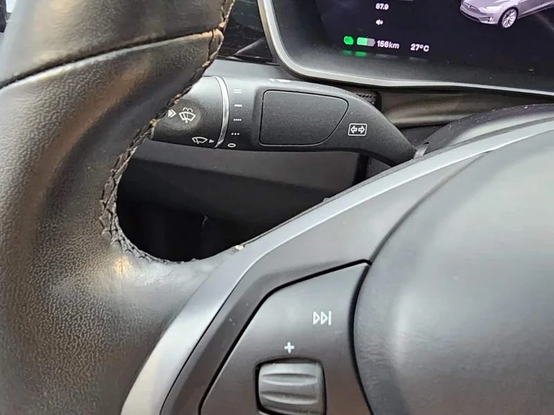 Tesla Model X — фото 18