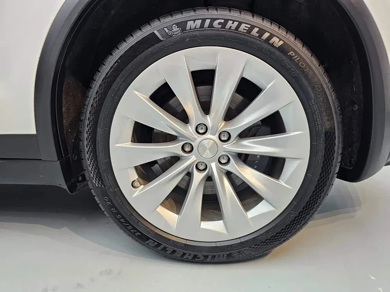 Tesla Model X — фото 22