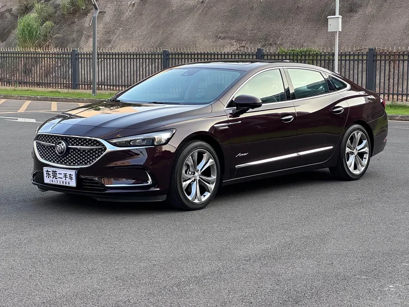 Buick LaCrosse — фото 1