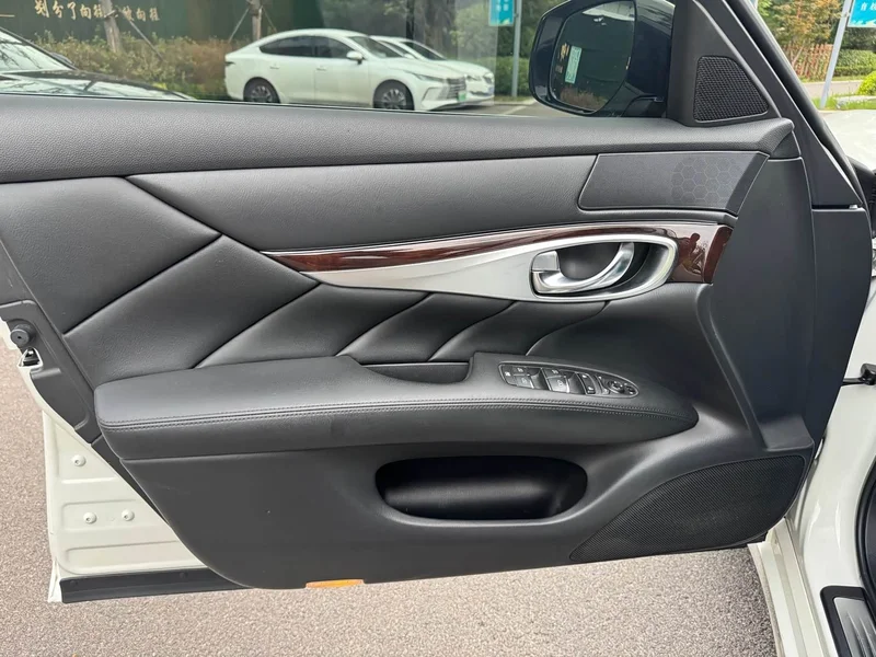 Infiniti Q70 — фото 4