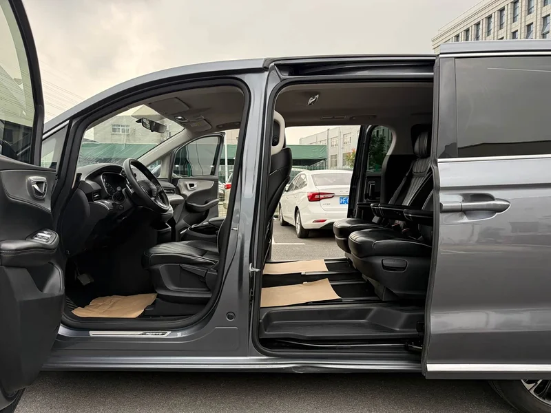 Roewe iMAX8 — фото 17
