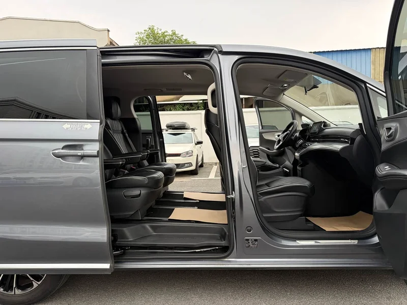 Roewe iMAX8 — фото 5