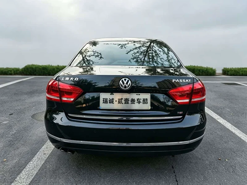 Volkswagen Passat — фото 12