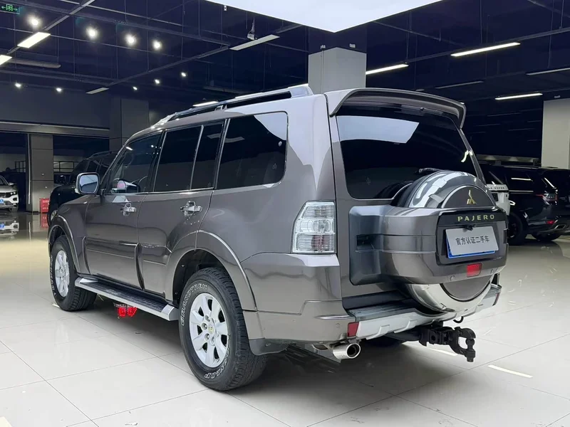 Mitsubishi Pajero (Imported) — фото 7