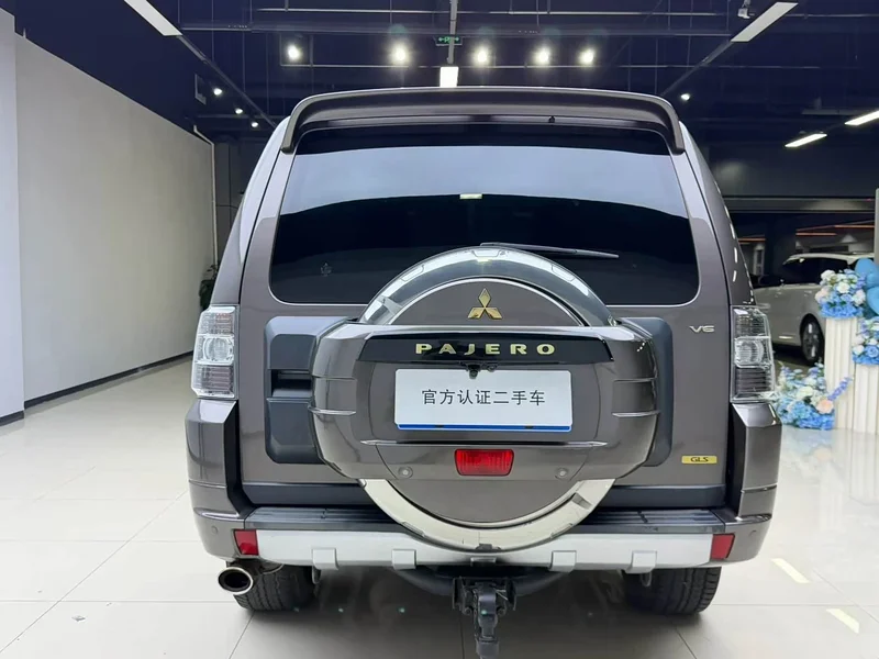 Mitsubishi Pajero (Imported) — фото 8