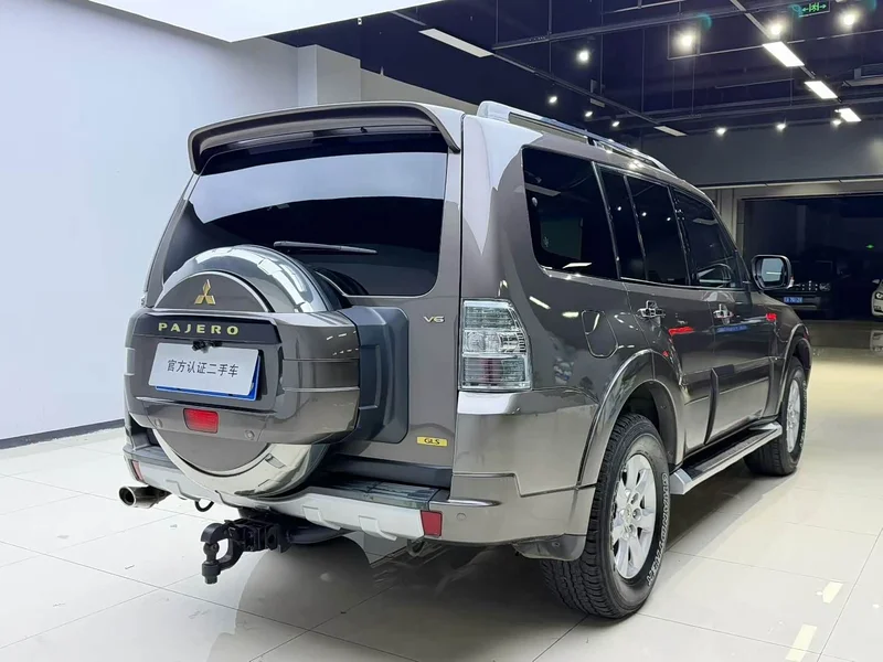 Mitsubishi Pajero (Imported) — фото 9