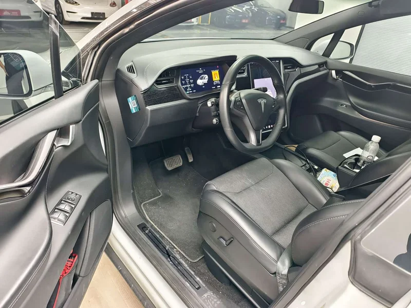 Tesla Model X — фото 2