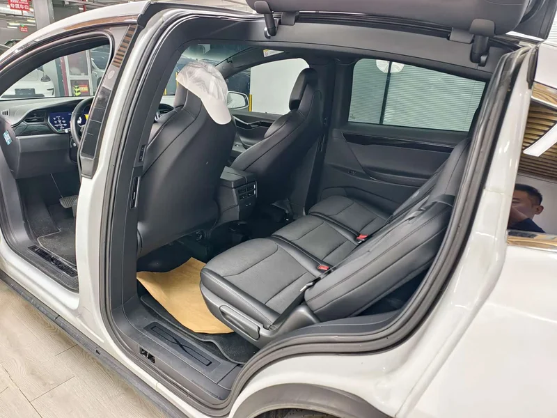 Tesla Model X — фото 6