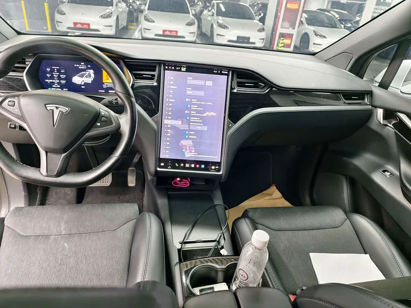 Tesla Model X — фото 7