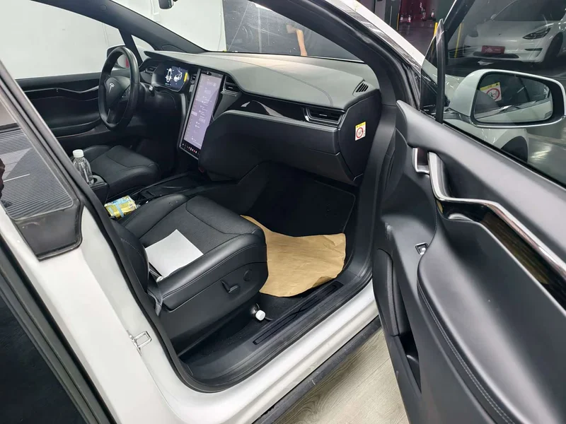 Tesla Model X — фото 9