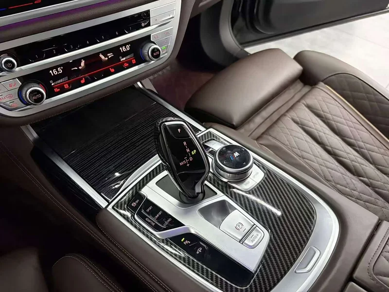 BMW 7-Series — фото 10