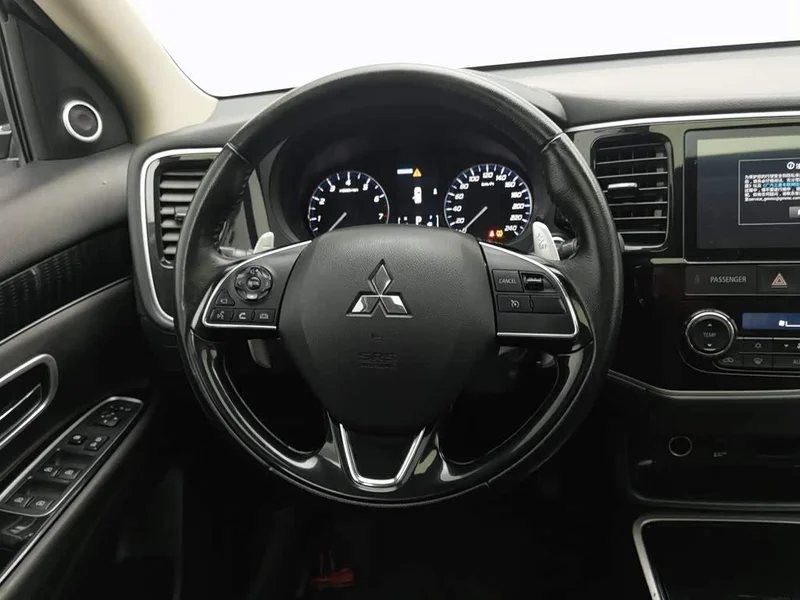 Mitsubishi Outlander — фото 11