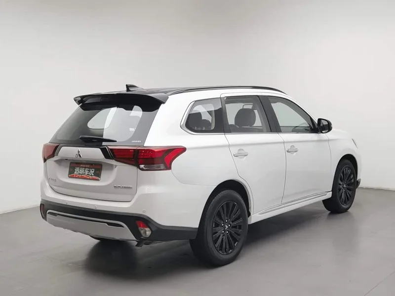 Mitsubishi Outlander — фото 2