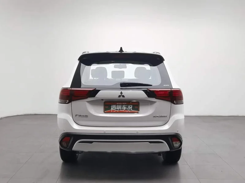 Mitsubishi Outlander — фото 4