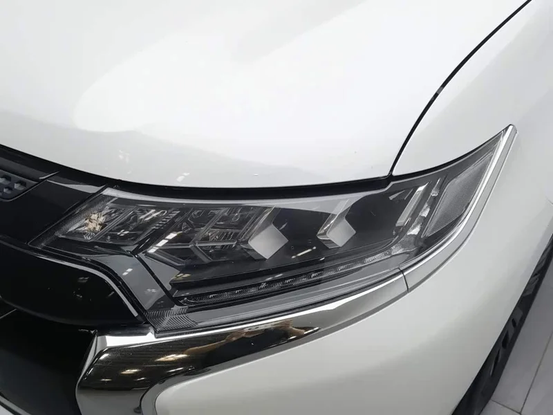 Mitsubishi Outlander — фото 7