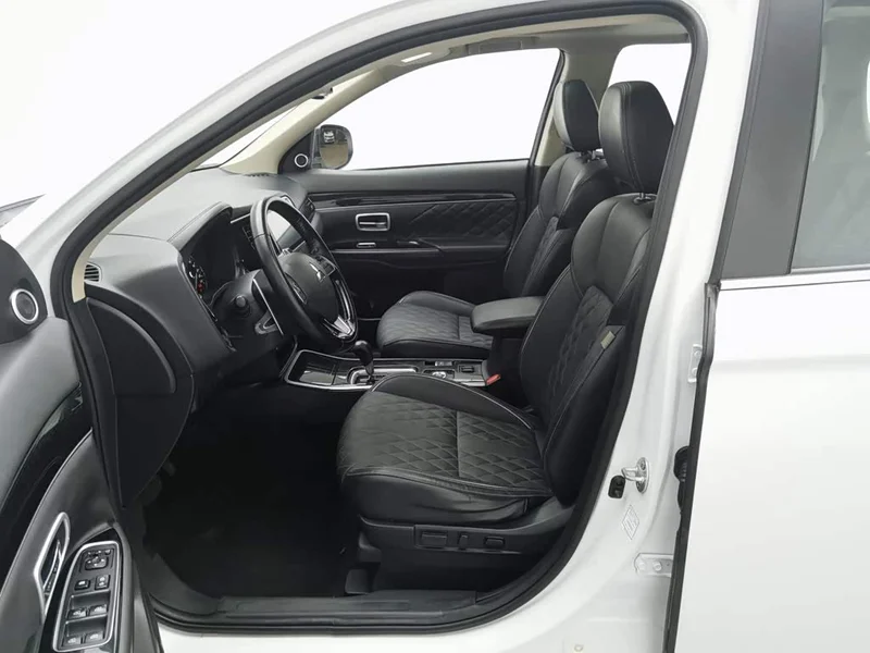 Mitsubishi Outlander — фото 10