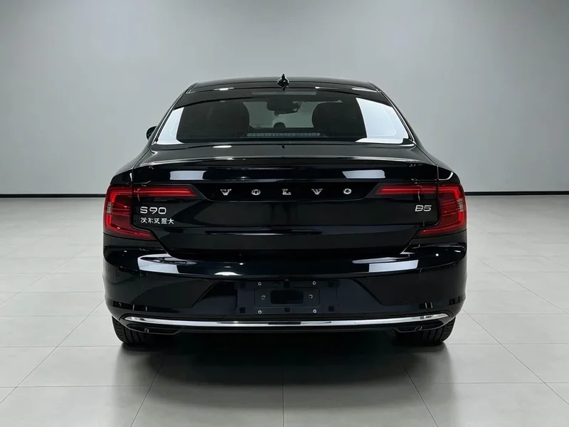 Volvo S90 — фото 8