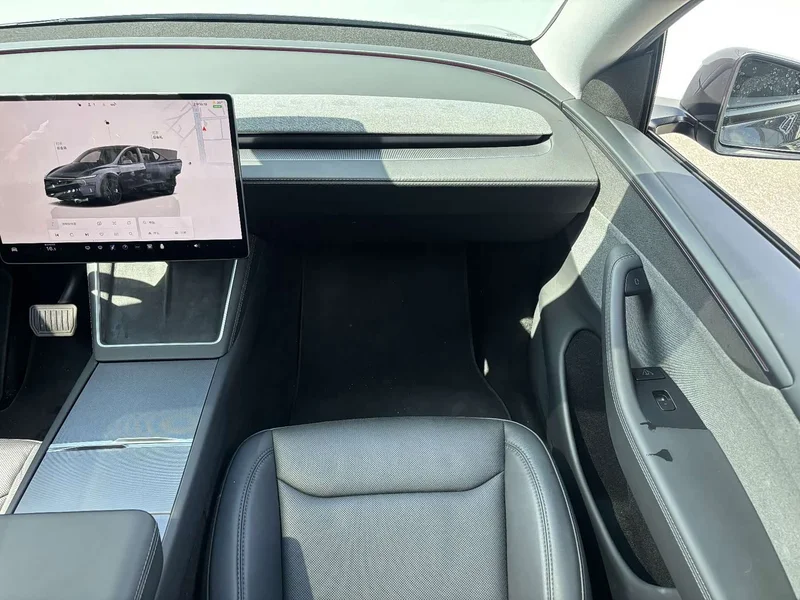 Tesla Model Y — фото 17