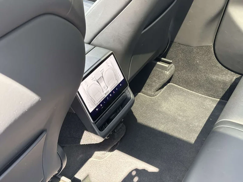 Tesla Model Y — фото 19
