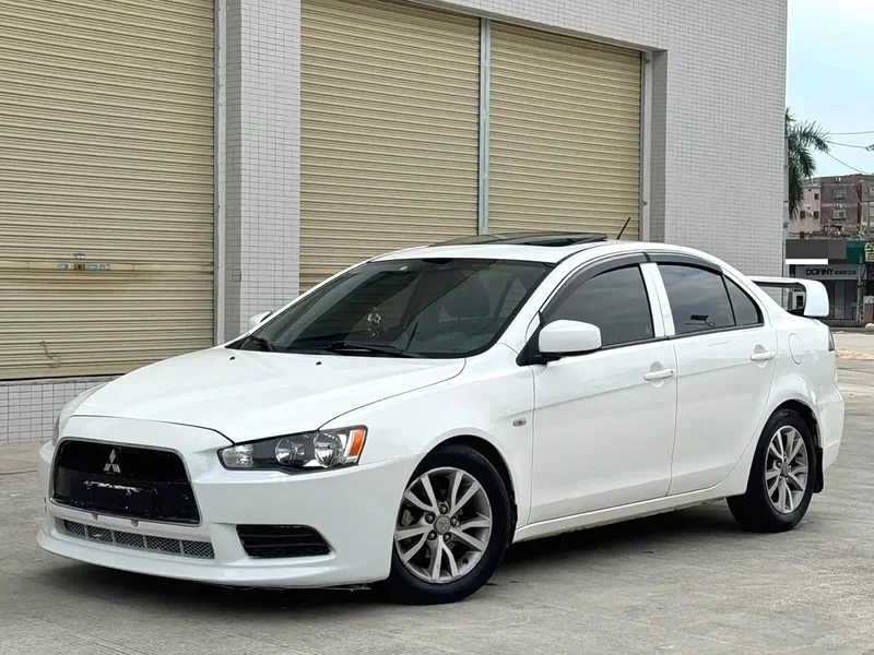 Mitsubishi Lancer EX — фото 1