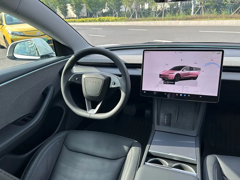 Tesla Model 3 — фото 7