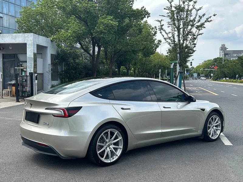 Tesla Model 3 — фото 3