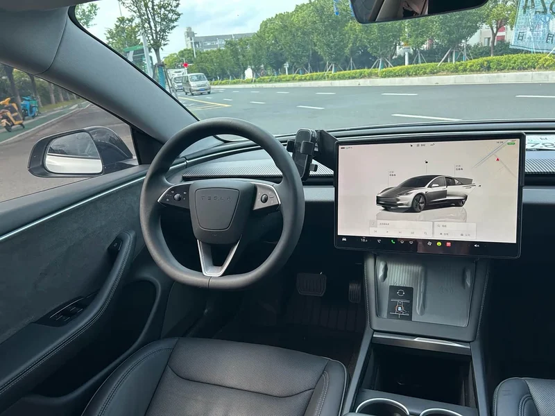 Tesla Model 3 — фото 9