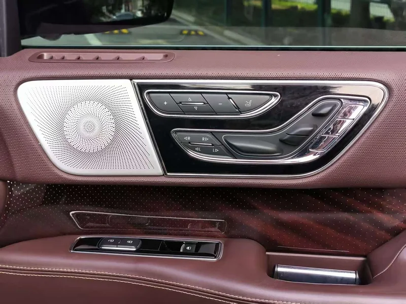 Lincoln Navigator — фото 11